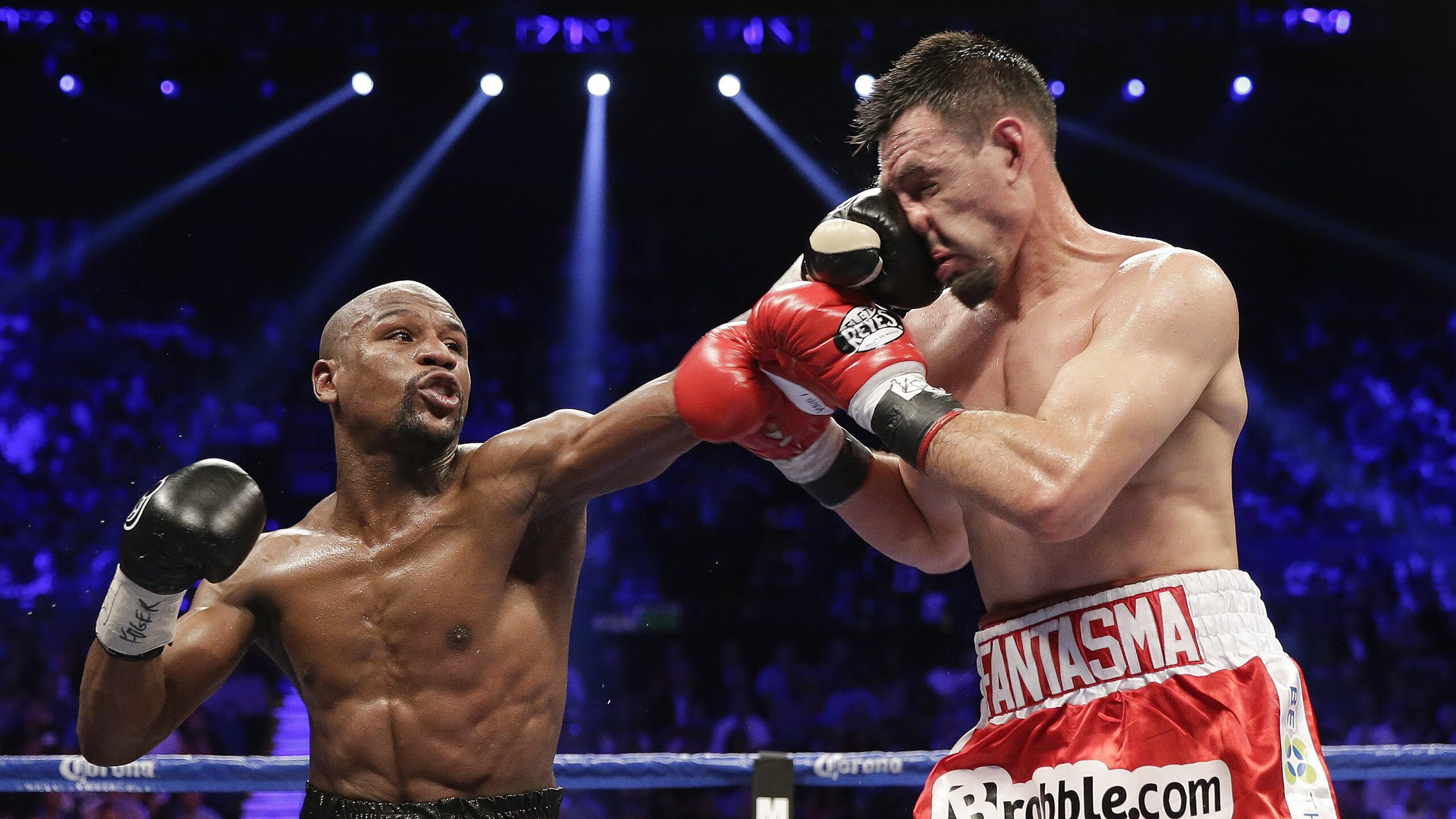 败北引发热议！，詹姆斯在MAD比赛中出色防守热度持续攀升