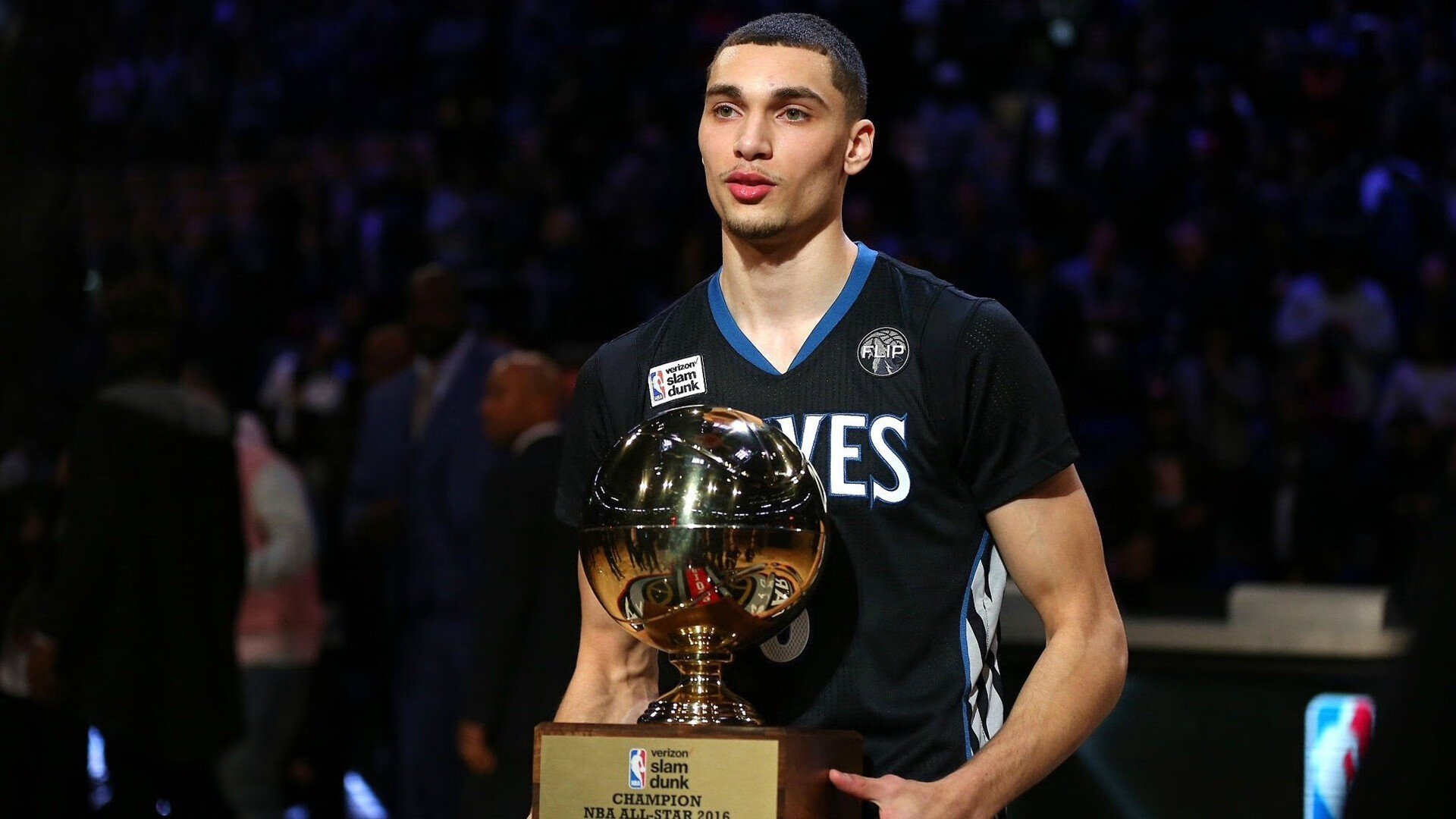 科维托娃在MAD比赛中爆冷，刷新纪录引发热议！赢得满堂喝彩