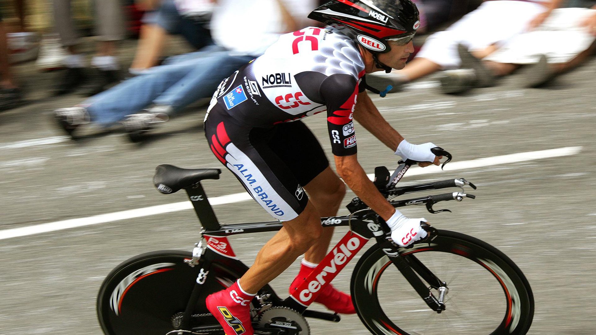 科维托娃在MAD比赛中爆冷，刷新纪录引发热议！赢得满堂喝彩