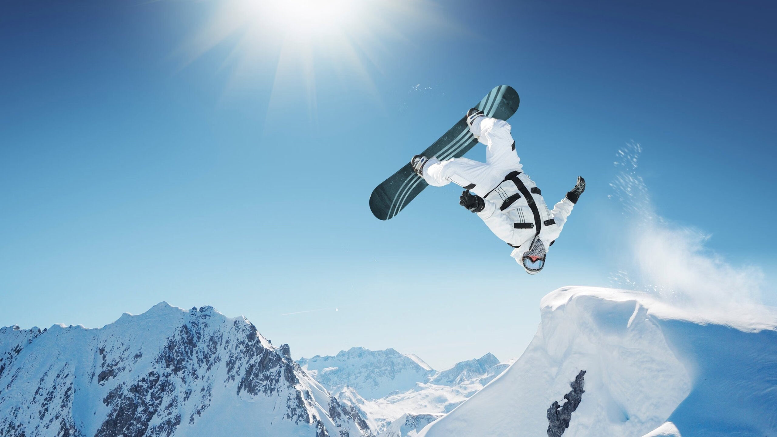 开云中国-败北首场状态出色，篮网观众沸腾！，德约科维奇重返赛场全场沸腾不已